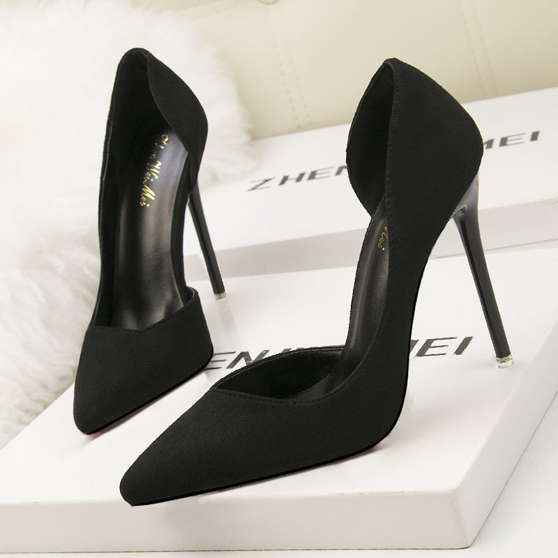 8915-3 Korean-style fashionable and simple low-heeled high-heeled suede women's shoes with slim toe shape, pointed tip, side sexy hollow design, suitable for slimming effect.