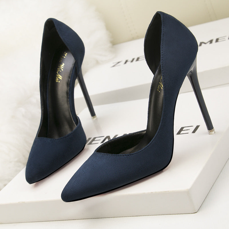8915-3 Korean-style fashionable and simple low-heeled high-heeled suede women's shoes with slim toe shape, pointed tip, side sexy hollow design, suitable for slimming effect.
