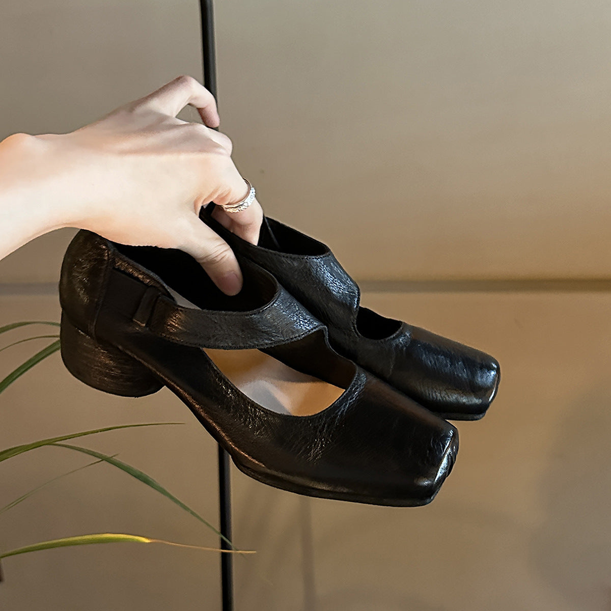 Soft sheepskin retro distressed genuine leather square-toe chunky heel women's Mary Jane flats ballet shoes with pig snout design