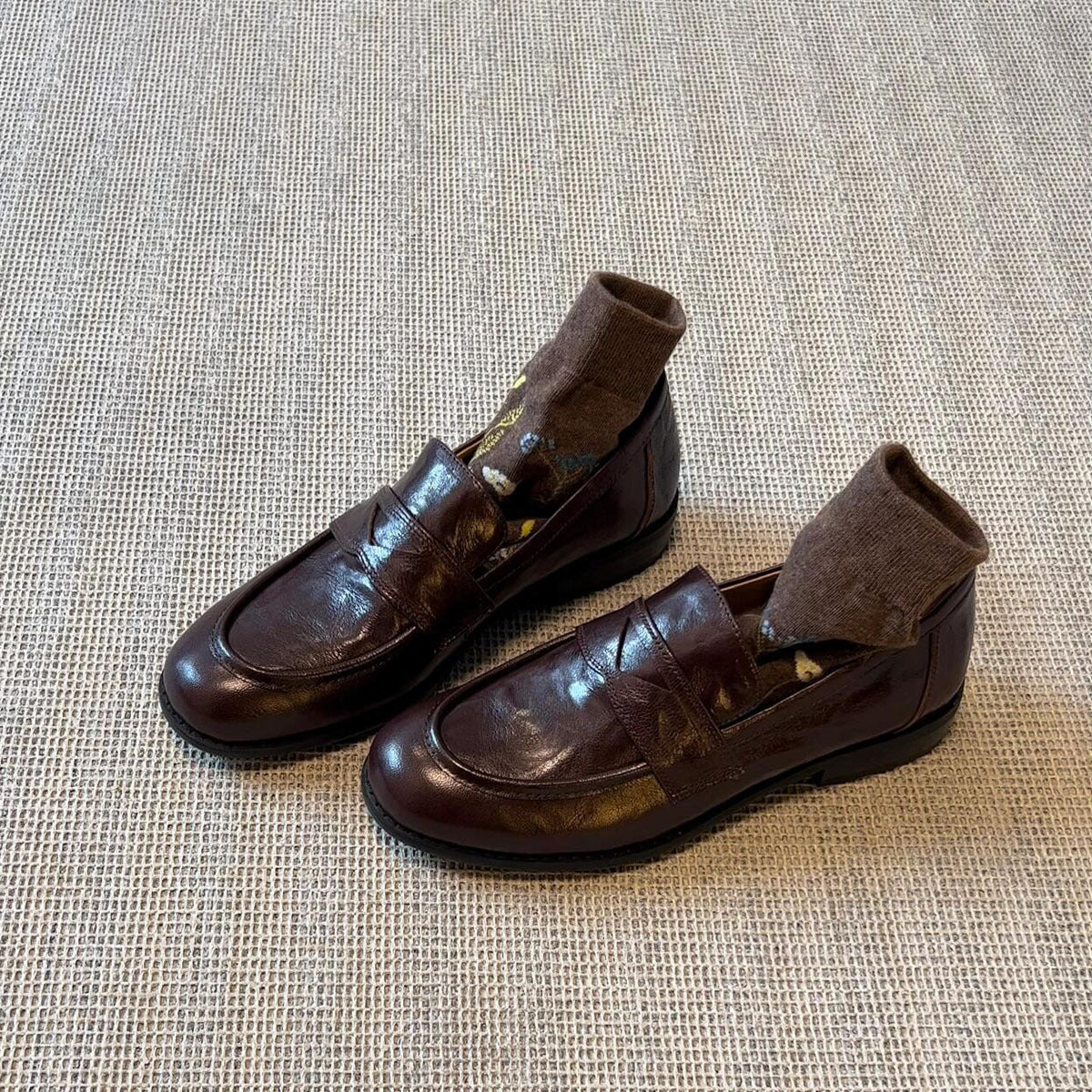 Retro ankle boot slippers for women with thick heels and flat sole. English style leather shoes. Loafers.