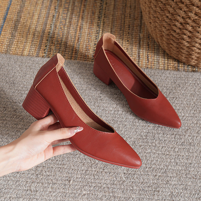 Soft leather grandma shoes with thick heels and pointed toes, women's mid-heel single shoes, new style for 2024, suitable for spring and autumn, versatile soft leather shallow-mouth high heels.