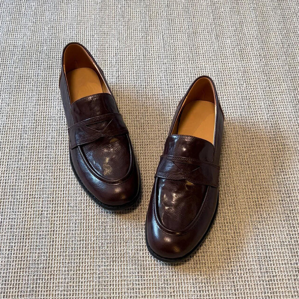 Retro ankle boot slippers for women with thick heels and flat sole. English style leather shoes. Loafers.
