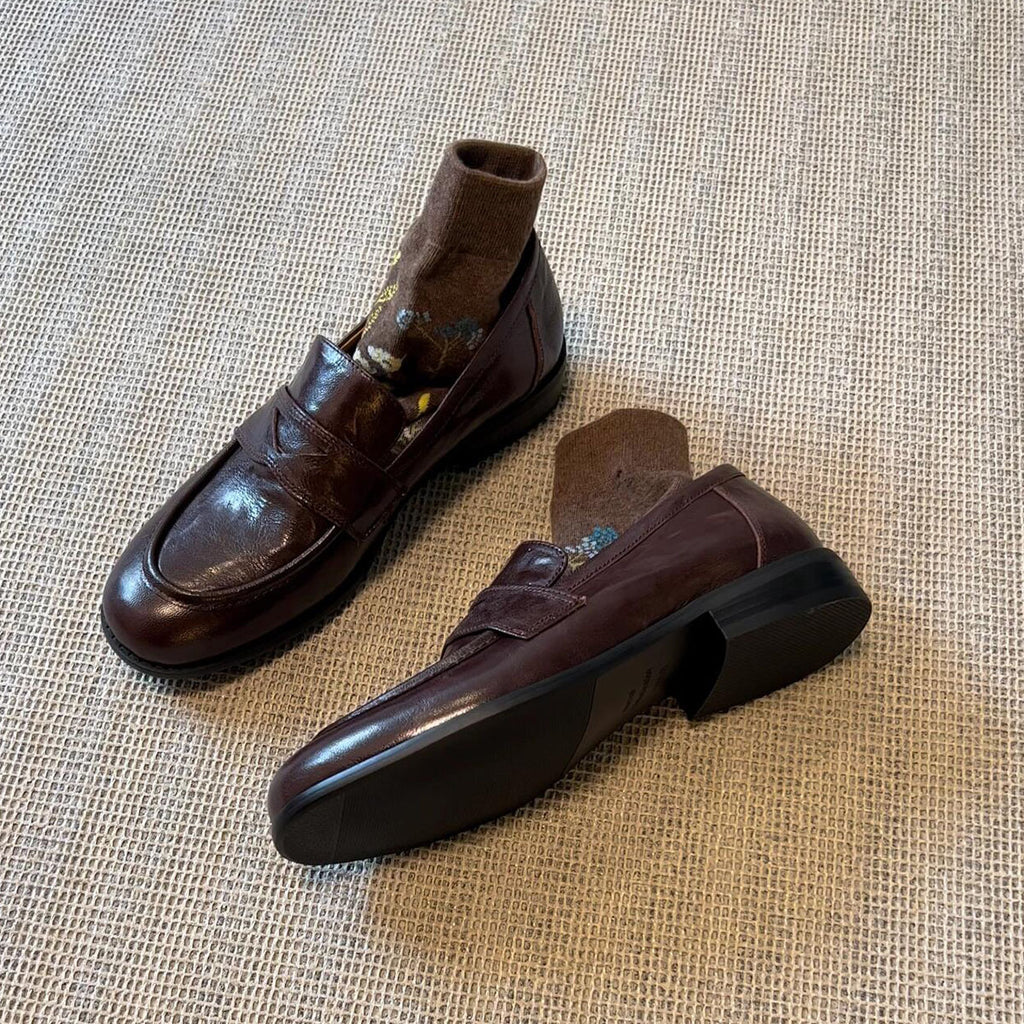 Retro ankle boot slippers for women with thick heels and flat sole. English style leather shoes. Loafers.