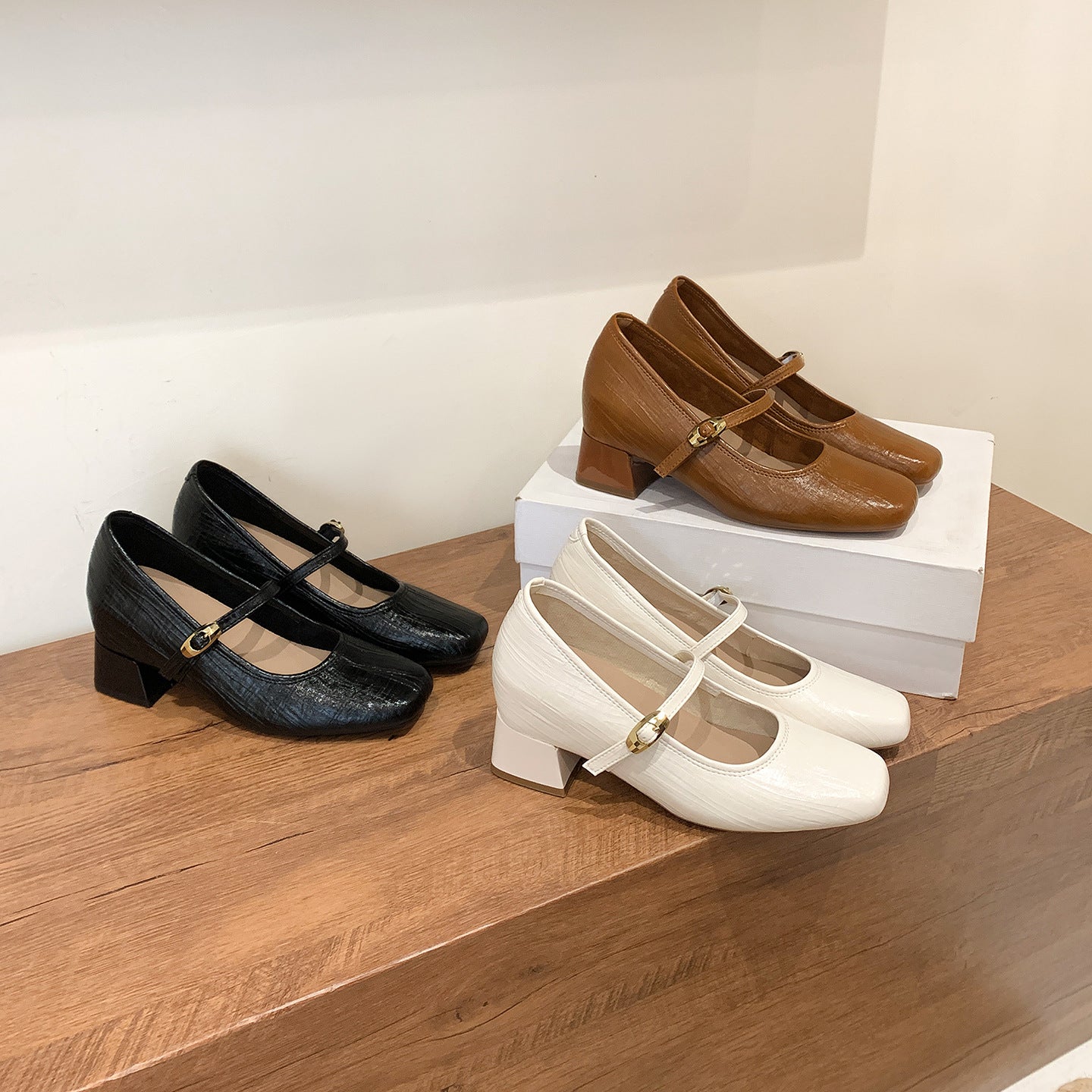 High-8cm Mary Jane shoes for women, new 2026 spring/summer style, square toe, one-piece buttoned strap, versatile for casual wear.