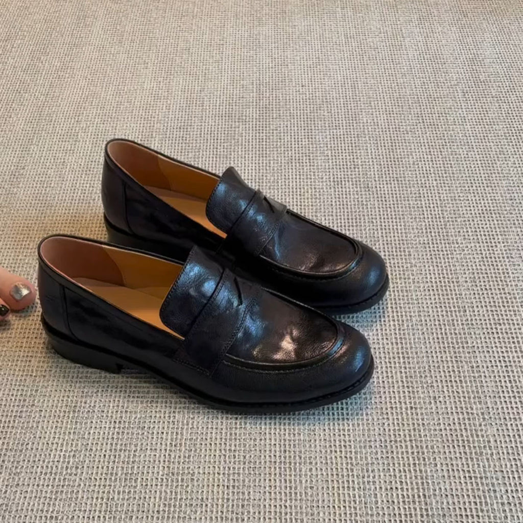 Retro ankle boot slippers for women with thick heels and flat sole. English style leather shoes. Loafers.