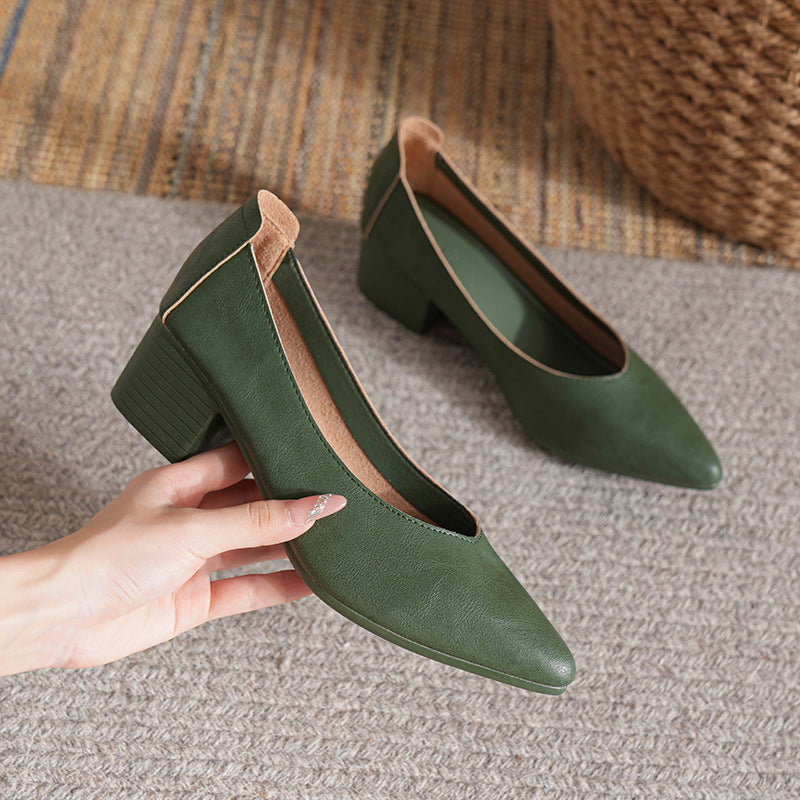 Soft leather grandma shoes with thick heels and pointed toes, women's mid-heel single shoes, new style for 2024, suitable for spring and autumn, versatile soft leather shallow-mouth high heels.